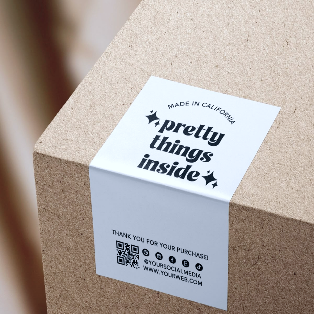 Verpackungsetikett mit Schrift und QR-Code