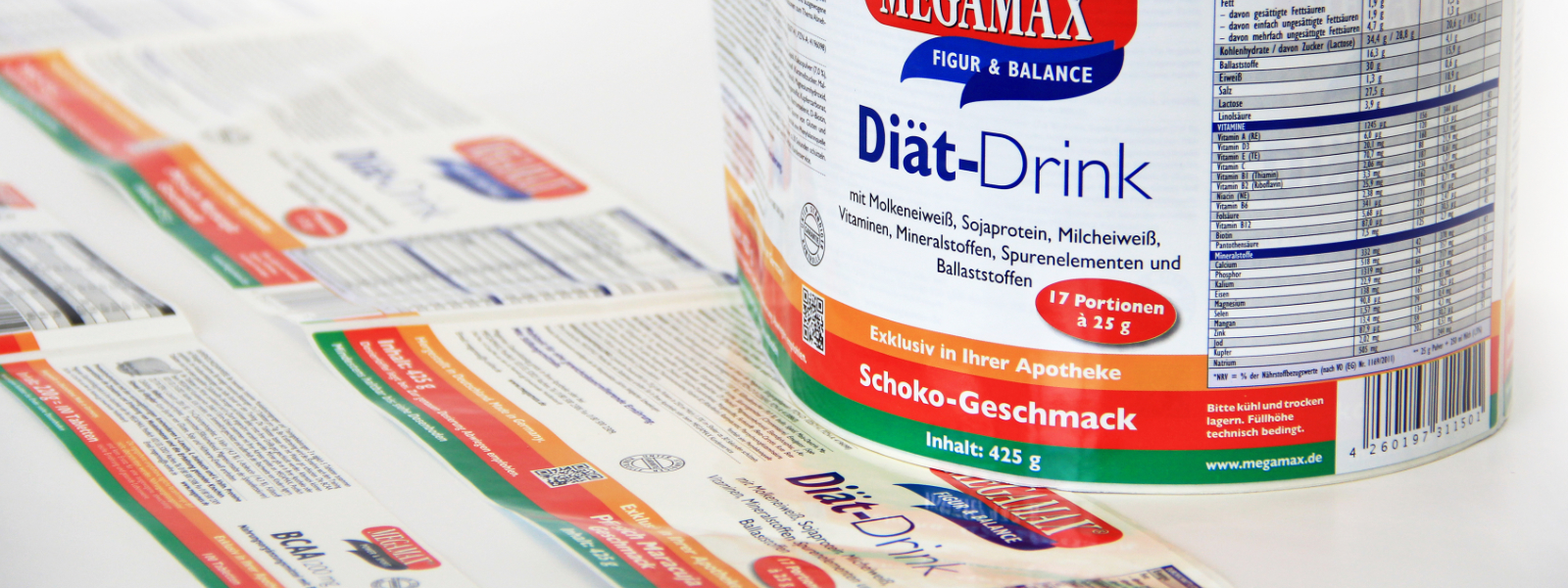 Gedruckte Etiketten für Nahrungsergänzungsmittel auf Produktdose und Rolle